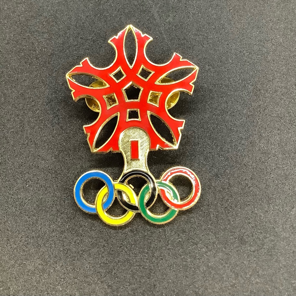 Vintage 1988 Calgary Winter Olympics Pin